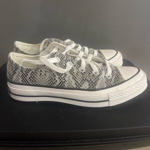 Stylish Women’s Snakeskin Sneakers in Black and White
